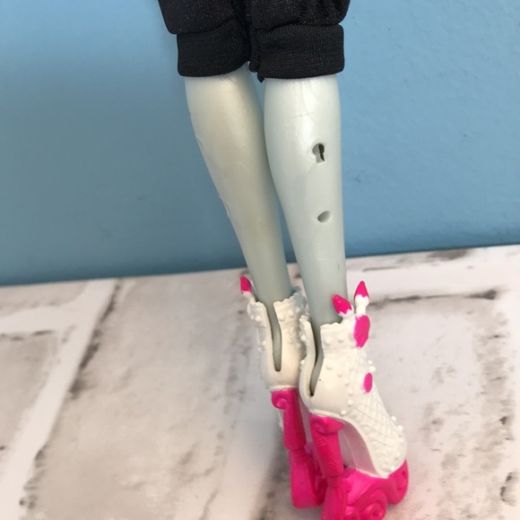 Monster High Lagoona Blue doll - Picture 3 of 9